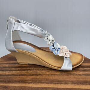 Patrizia Spring Step Shoes Womens 9 40 Silver Wedge Sandals Floral Zip Back